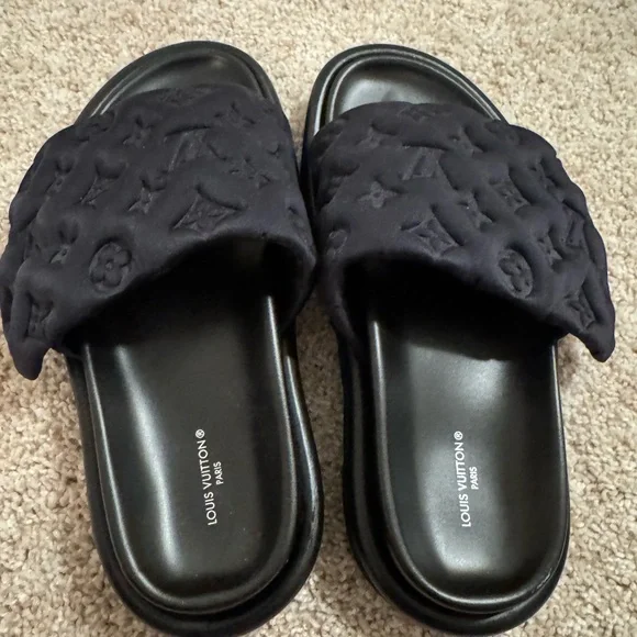 Authentic Brand new never used LV slippers - Picture 3 of 5